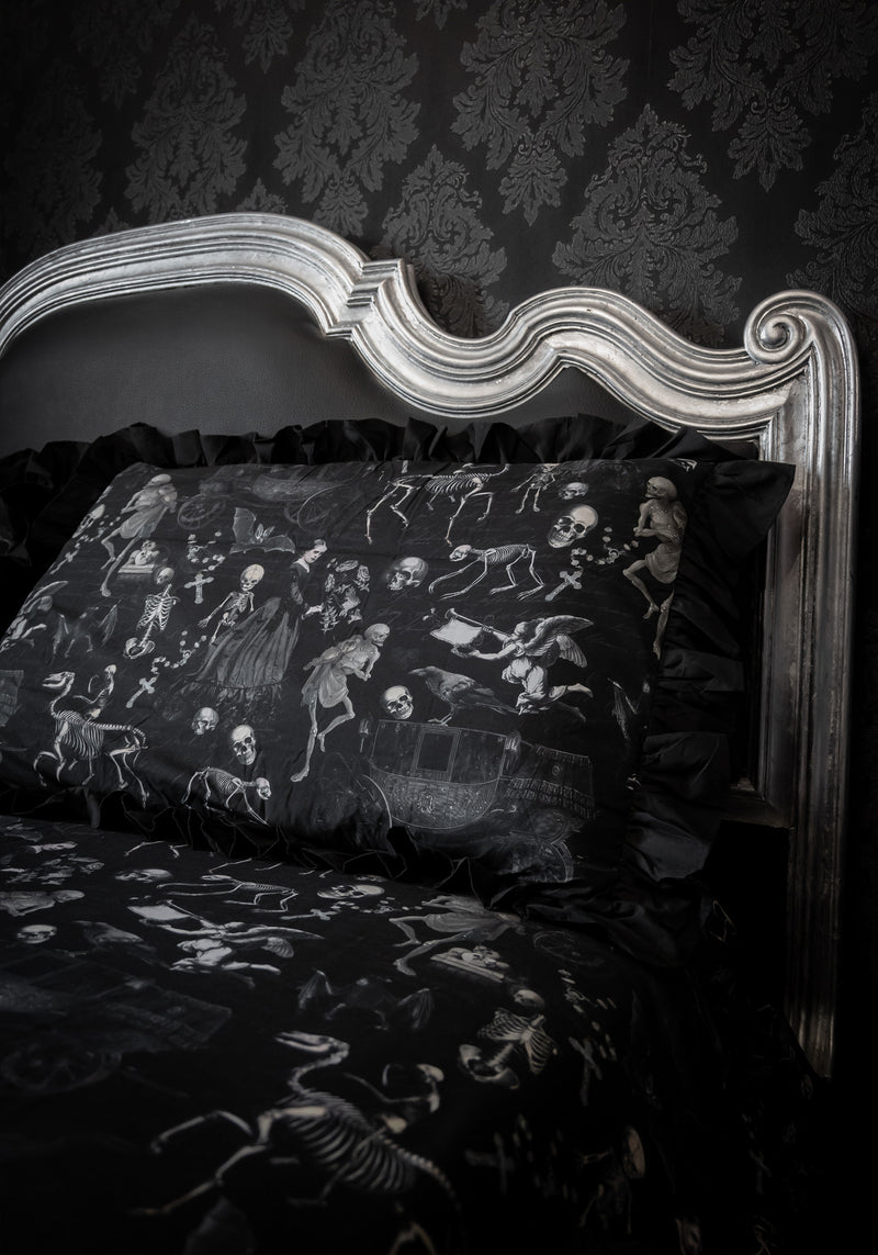 Melancholia Ruffle Bedding Set - US Queen